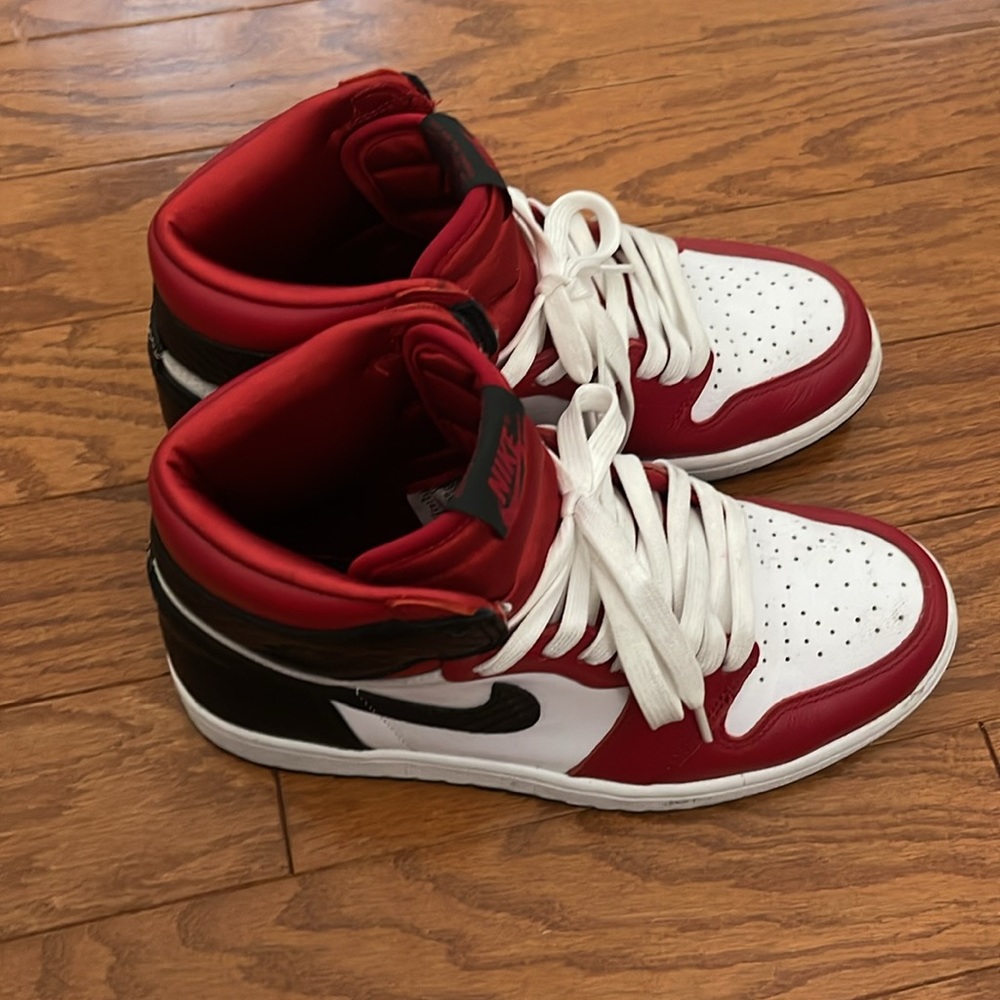 WMNS Air Jordan 1 Retro High OG “Satin Red Snake” - Picture 2 of 5